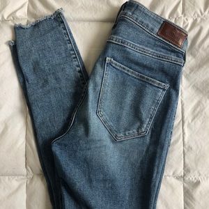 🌸 Hollister High Rise Super Skinny Jean